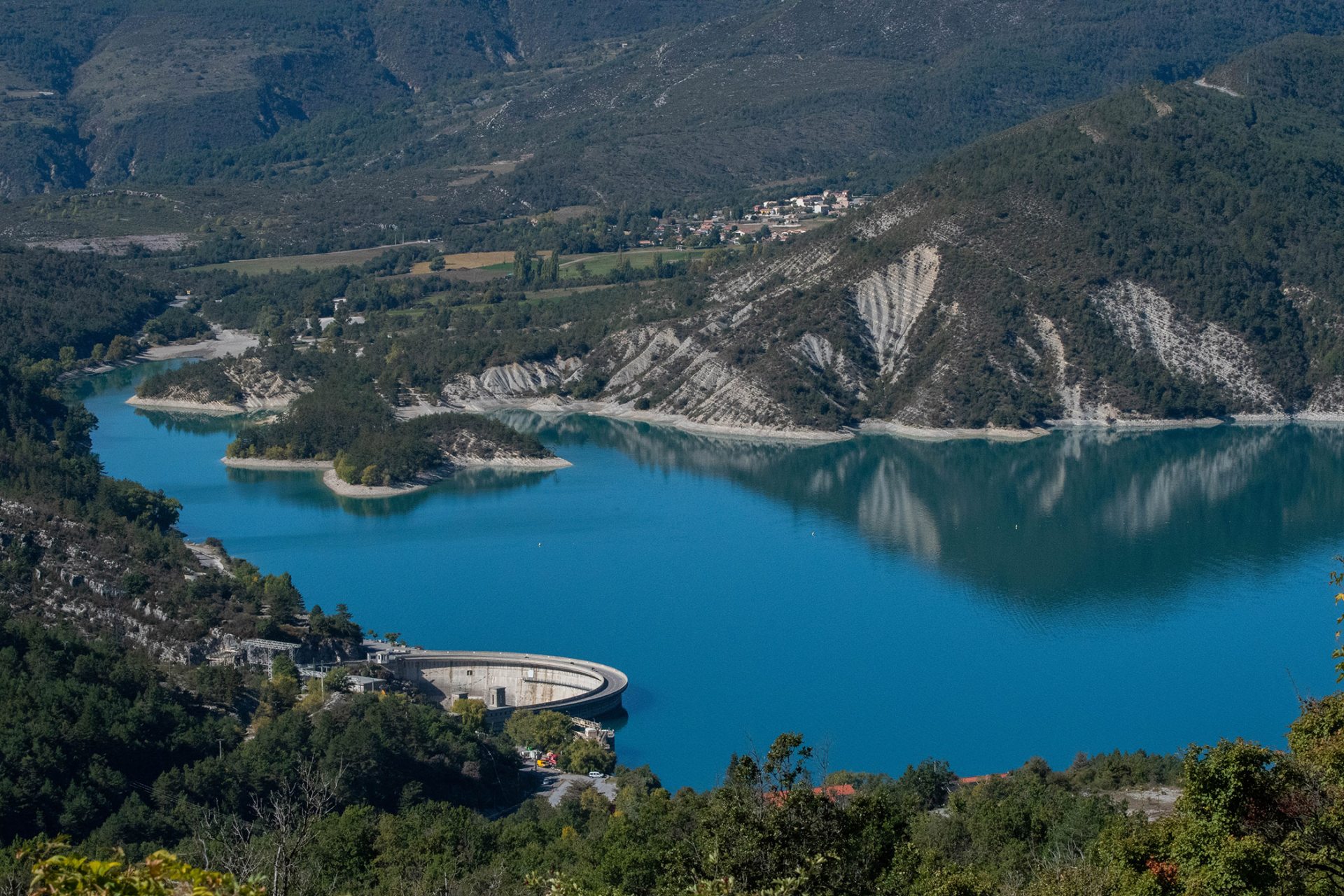 Barrage EDF et lac de Castillon