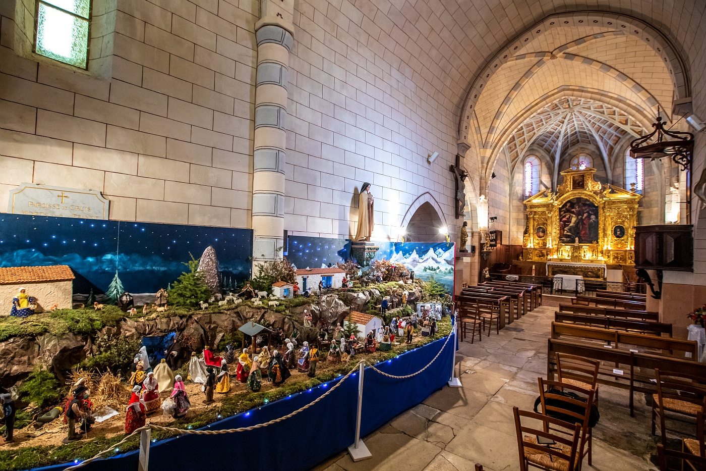 Eglise de Cruis, ronde des crèches
