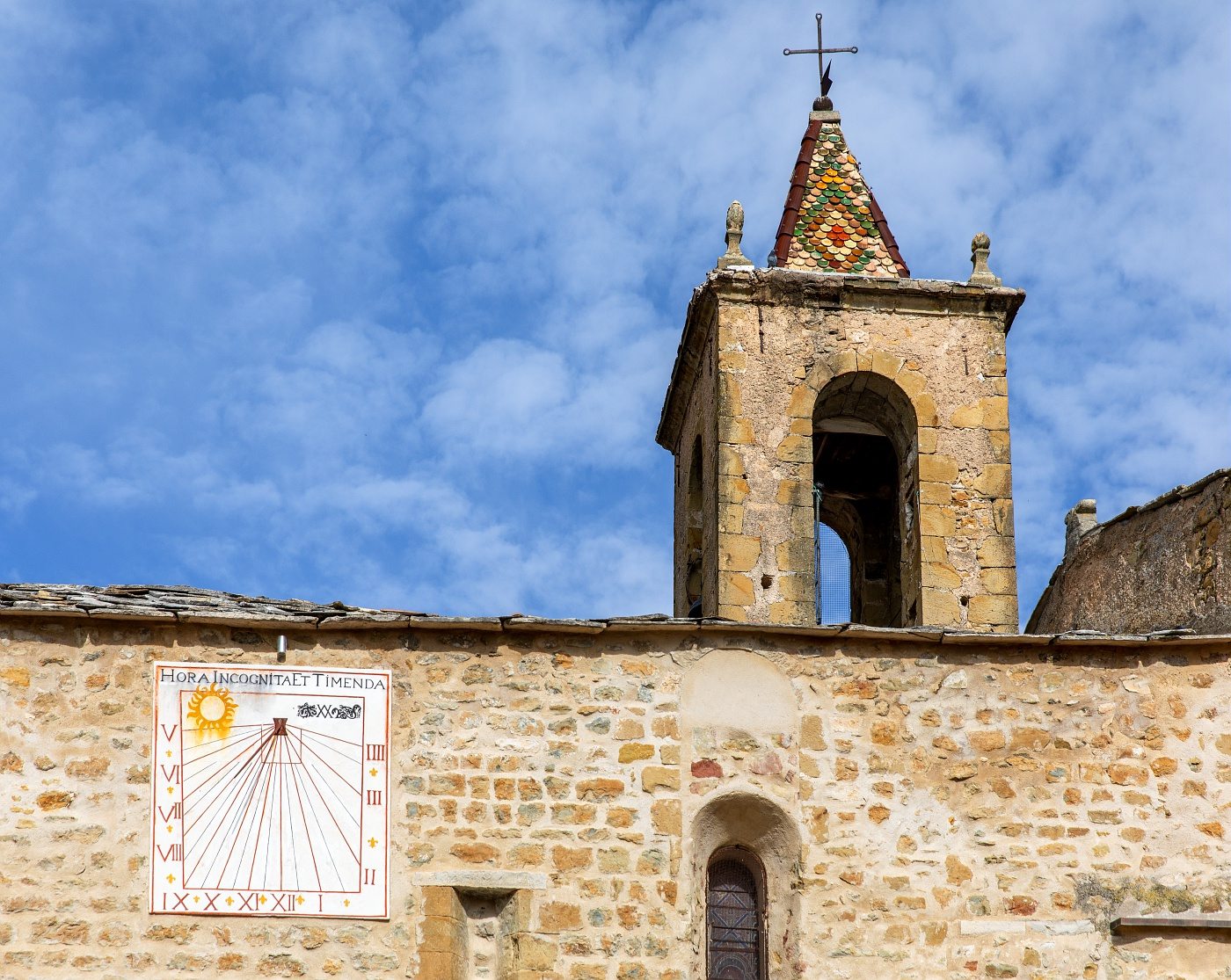 Eglise de Cruis, Village et Cité de Caractère