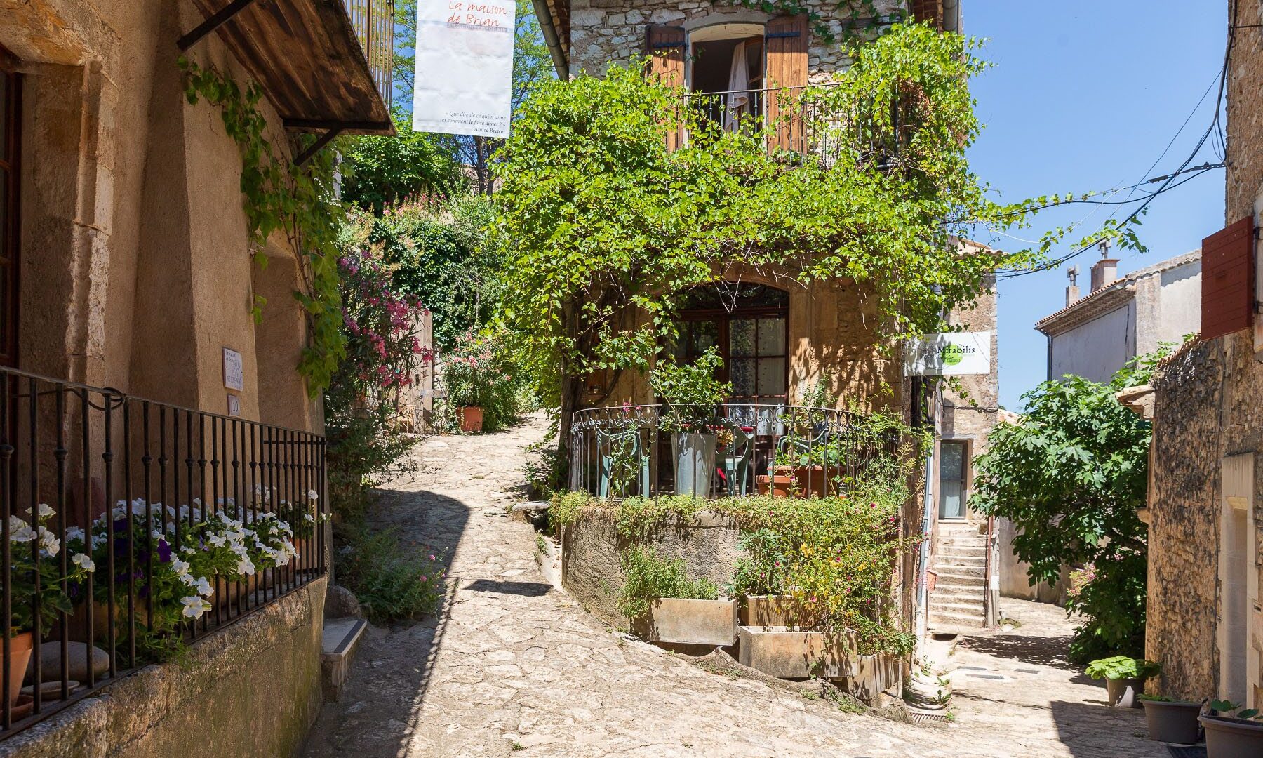 Ruelle du village de Simiane-la-Rotonde