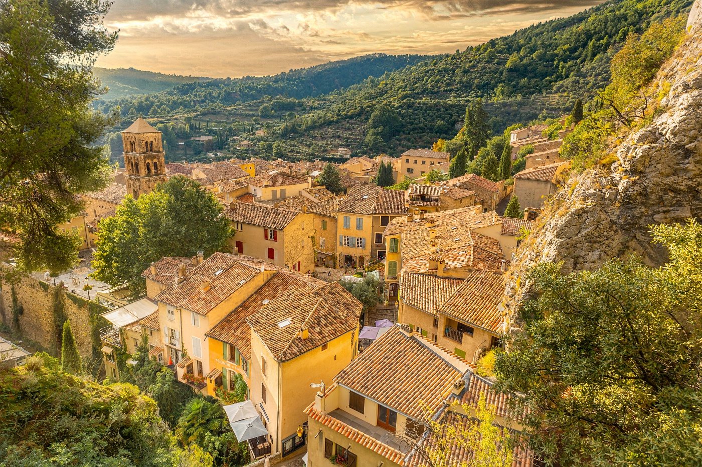 Village de Moustiers-Sainte-Marie, vue sur les toits