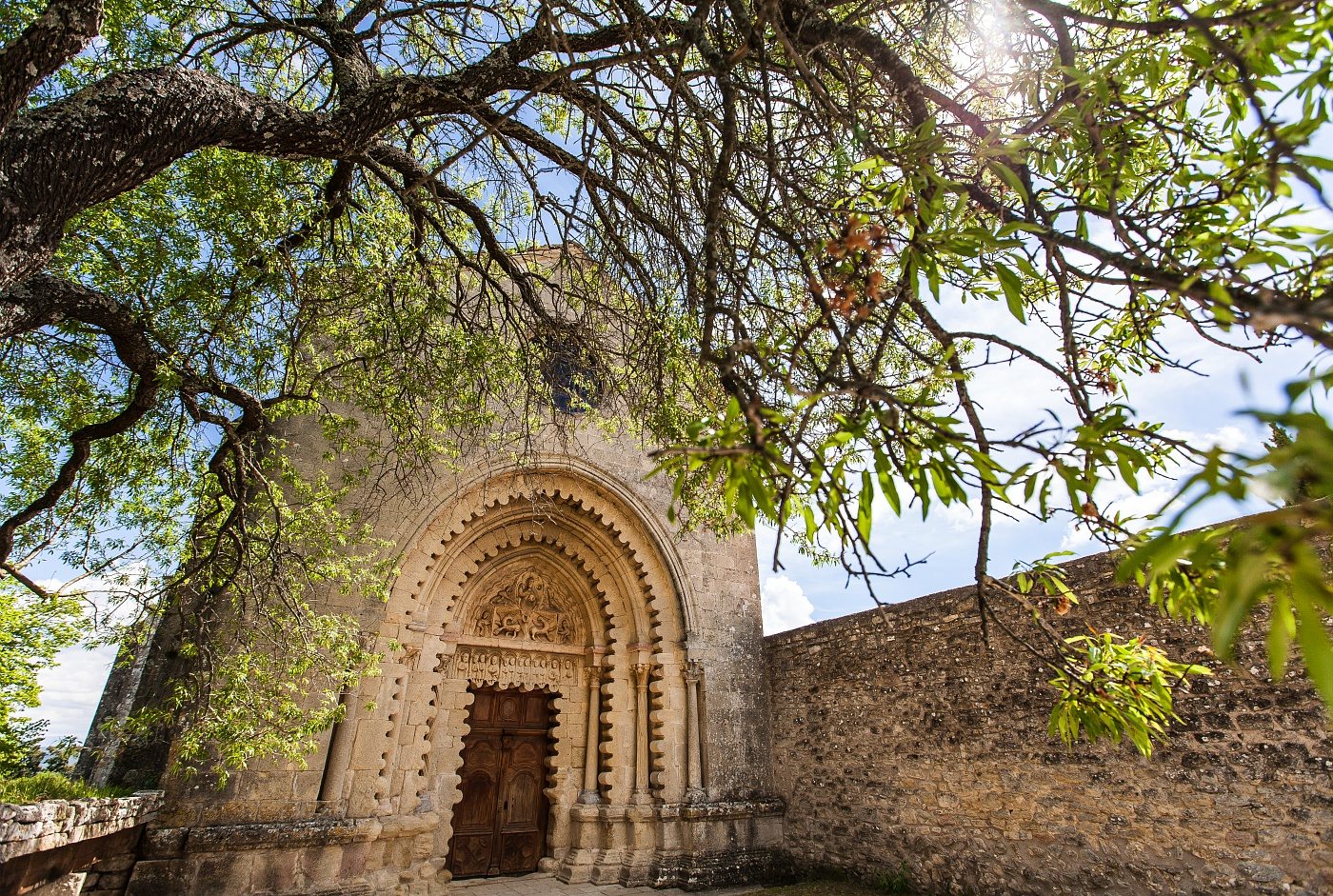 Entrée de l'église du Prieuré de Ganagobie