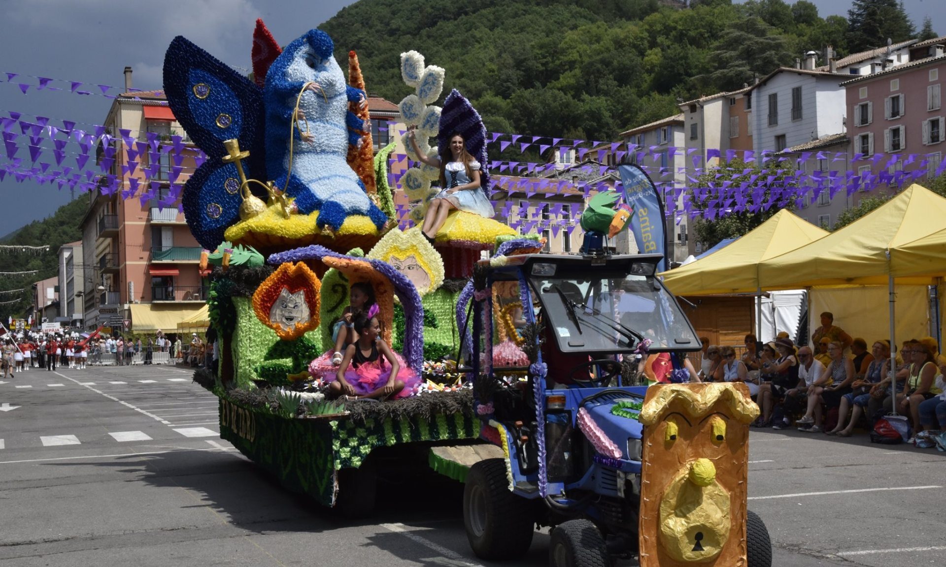 Un des chars du Corso de la lavande à Digne-les-Bains