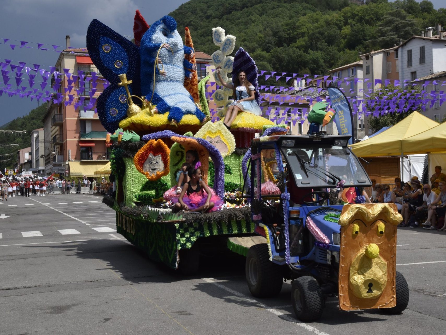 Un des chars du Corso de la lavande à Digne-les-Bains