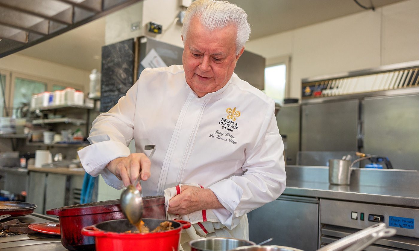 En cuisine avec Jany Gleize, chef du restaurant La Bonne Etape à Château-Arnoux