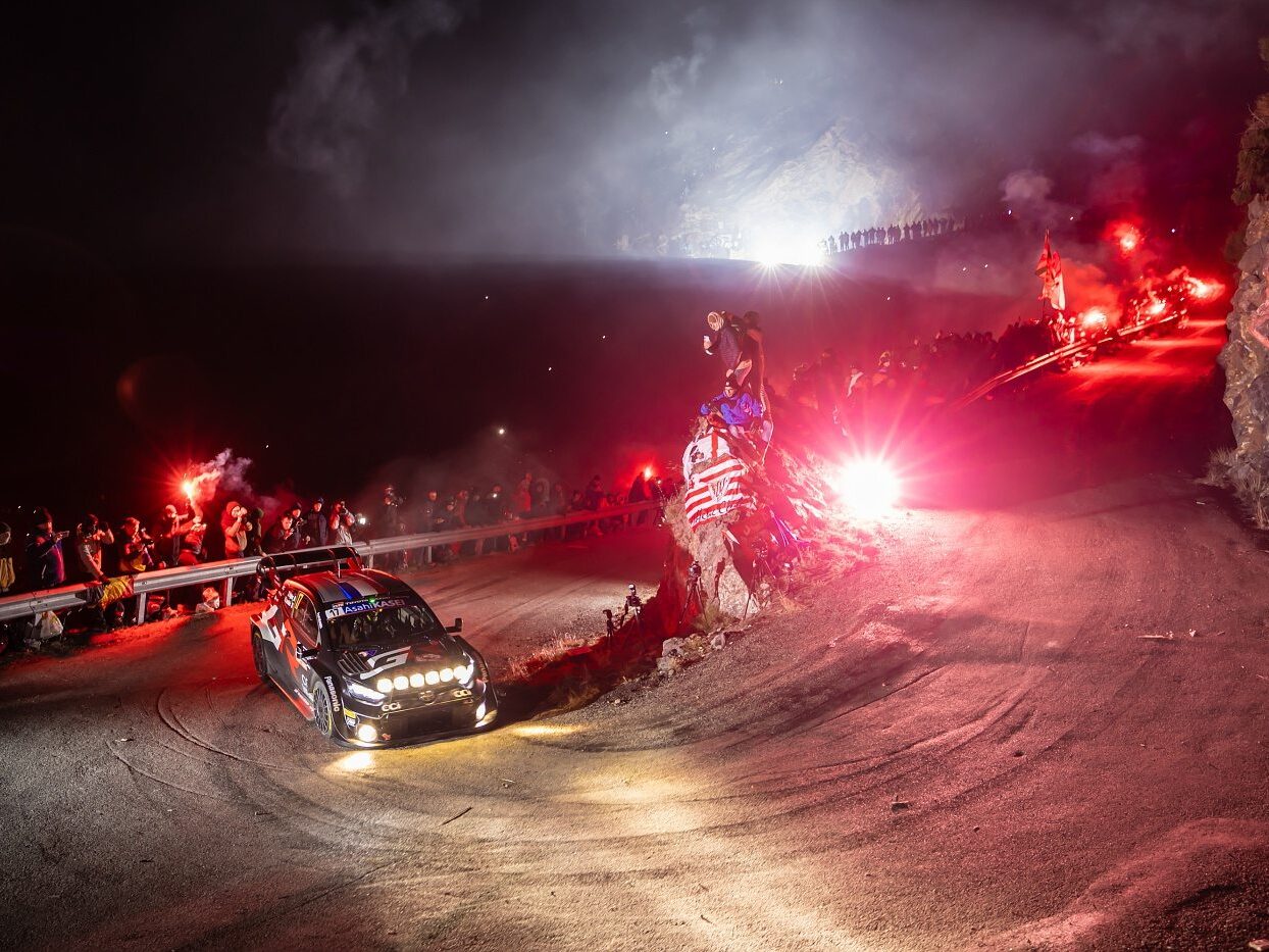 Rallye Monte Carlo WRC dans les tourniquets à Bayons