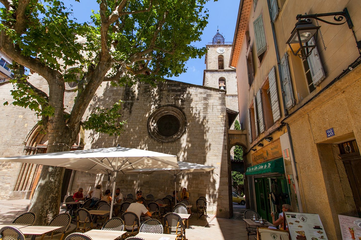 Place Saint-Sauveur à Manosque