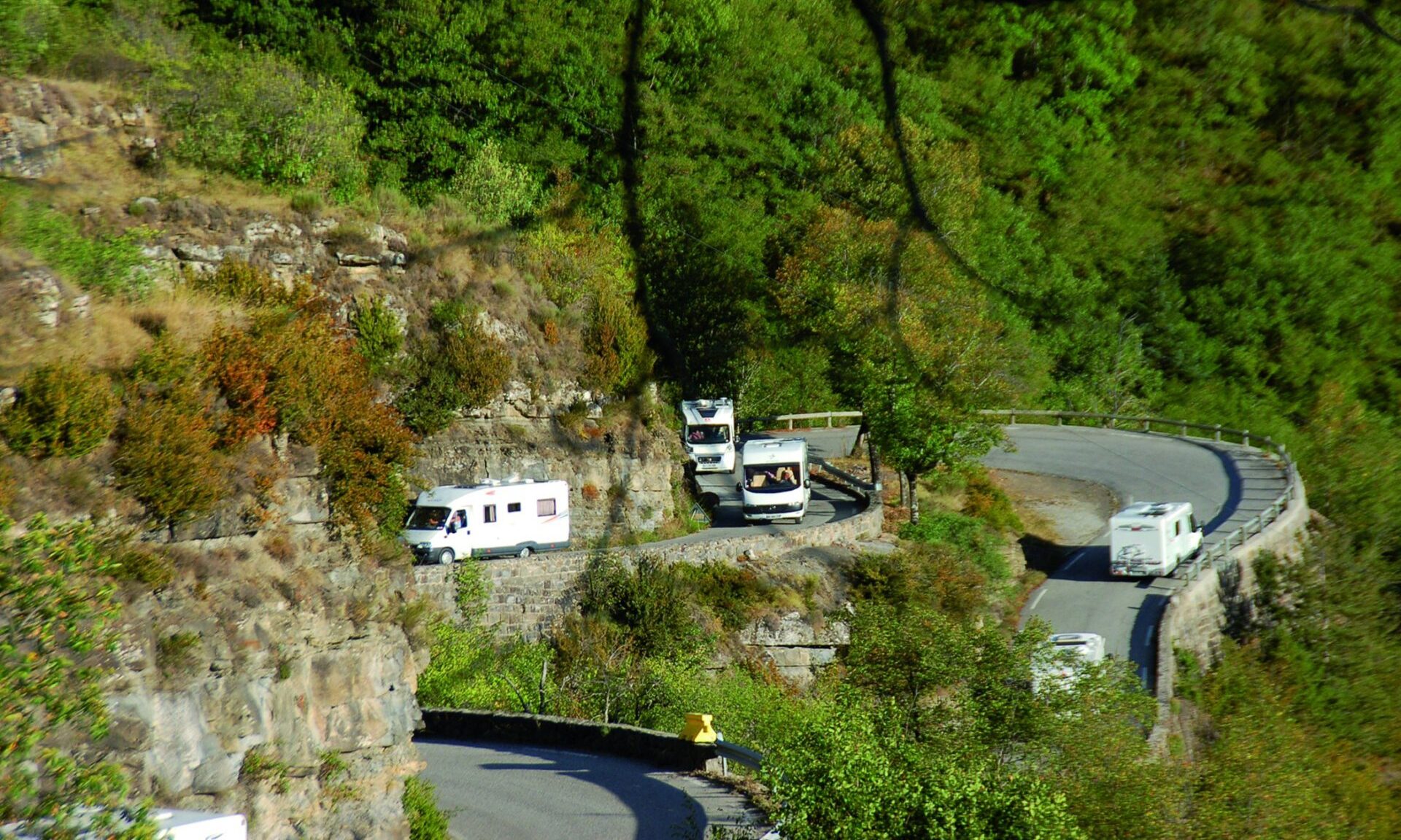 Camping-car dans le col de la Bonette