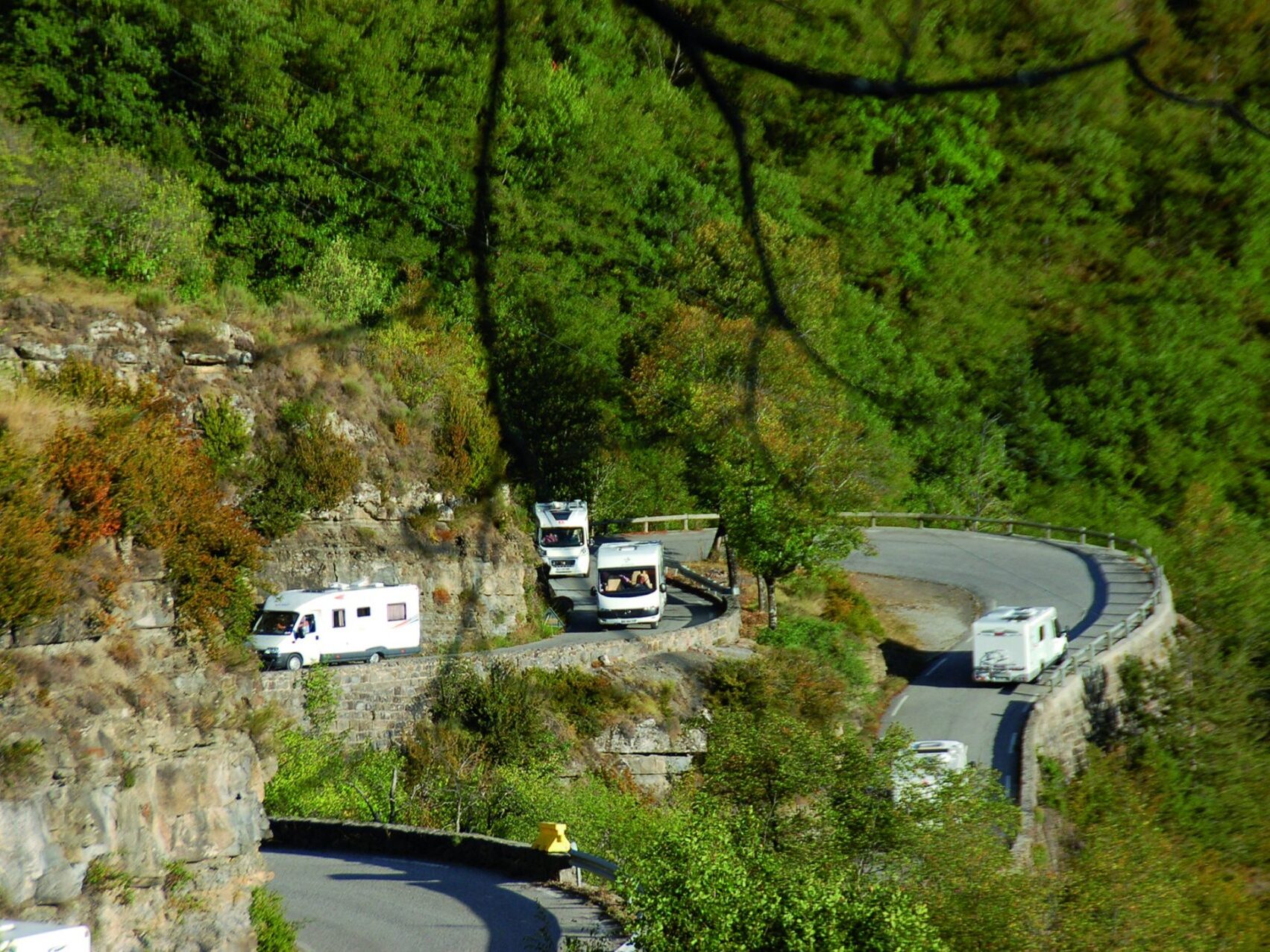 Camping-car dans le col de la Bonette